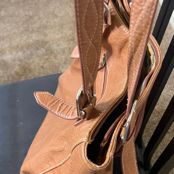 Elegant Tan Leather Tote Bag - Picture 7 of 10